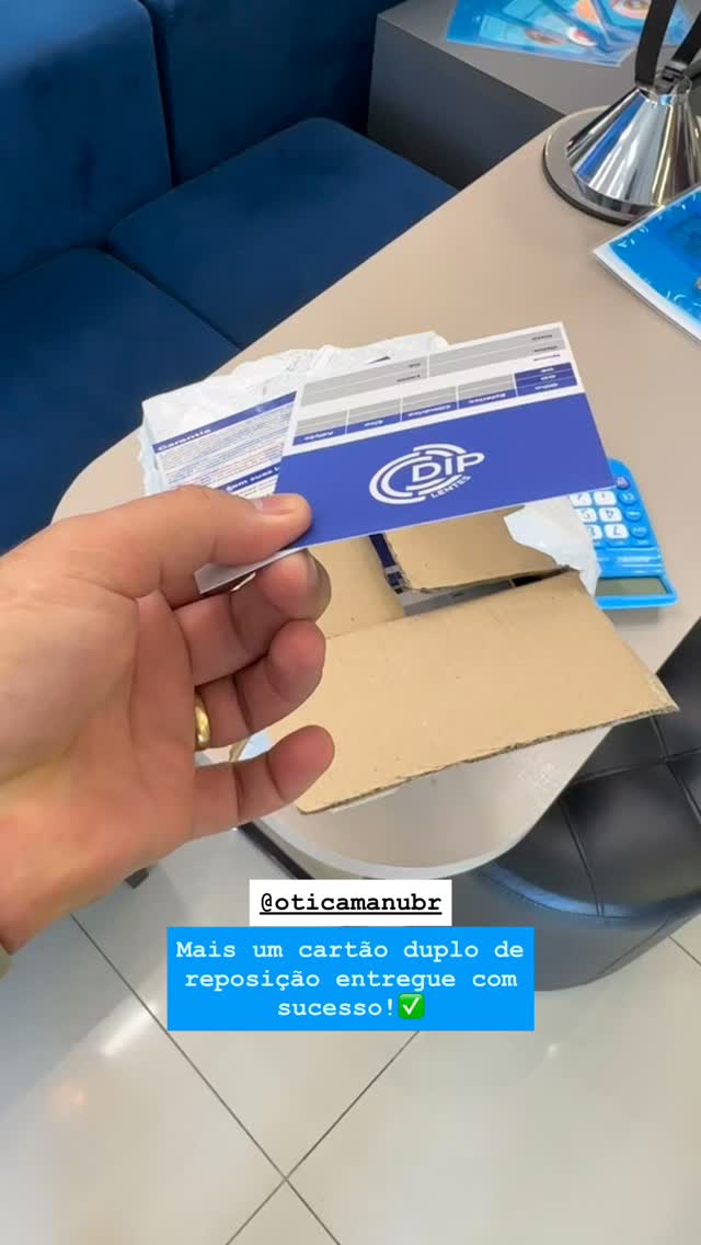 Cartão duplo de reposição da Ótica Manu entregue pela DABLIU Marketing